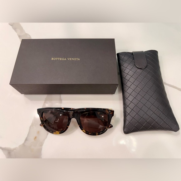 Bottega Veneta Tortoise Shell Sunglasses - Picture 3 of 5